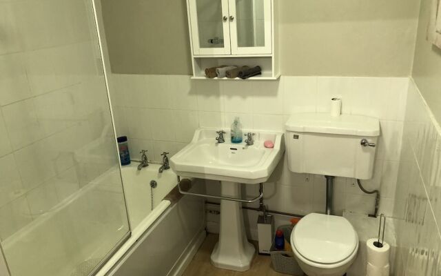 Lovely 2-bed Apartment in Solihull