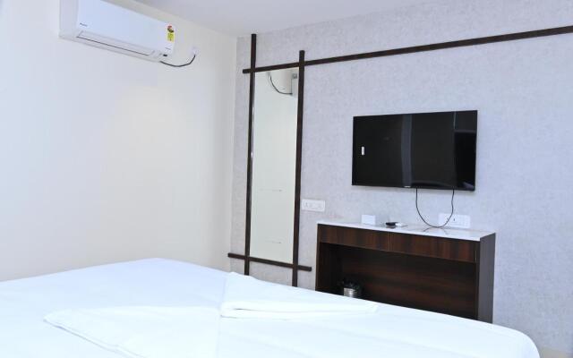 Grand Manor Suites