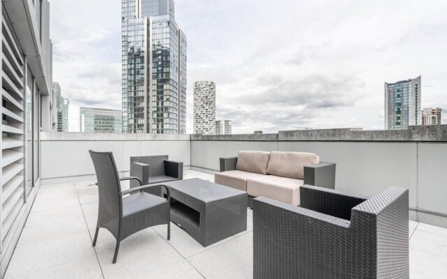 4 Bed Penthouse - Sleeps 10 - Parking - Smoking