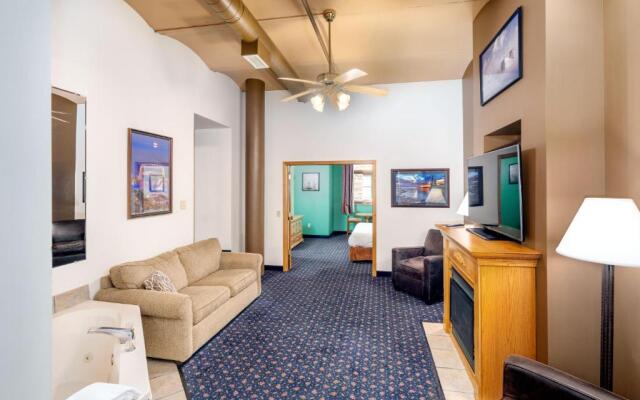 The Suites Hotel at Waterfront Plaza