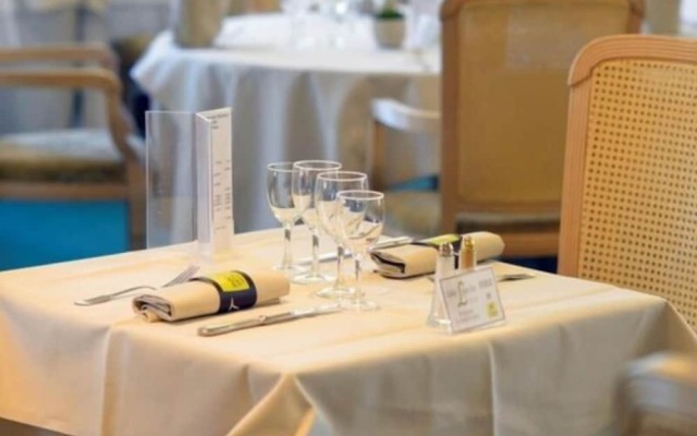 Hotel Logis de Lyon Est