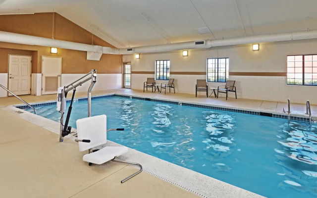 Staybridge Suites Chicago - Glenview by IHG