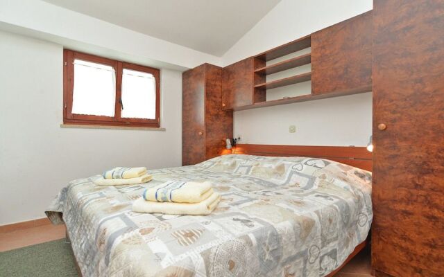 Apartment 522
