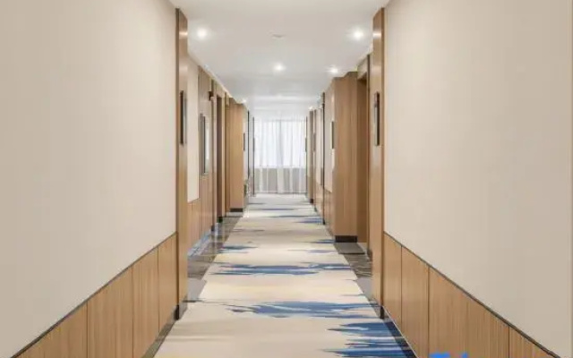 Aifeng Hotel (Yueyang Tower Pedestrian Street Branch) under Home Inn