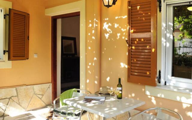 Foteini Apartment Walk to Beach Wifi Car Not Required - 2618