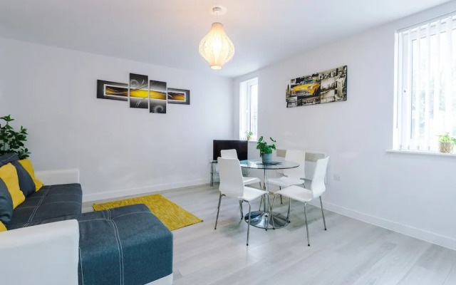 Stunning and Modern 2 Bedroom Apt in Liverpool