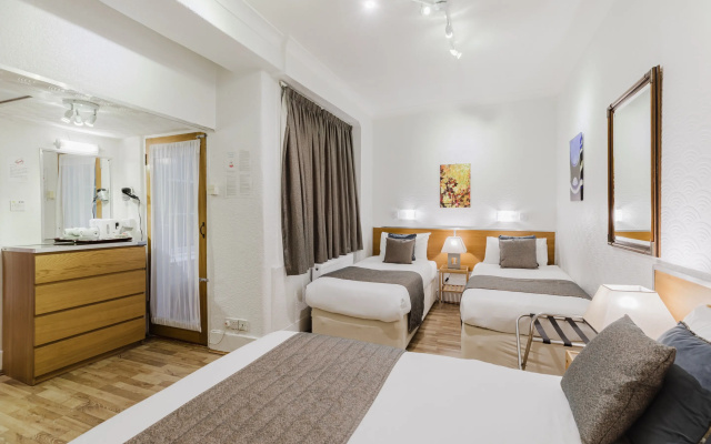 Falcon Hotel