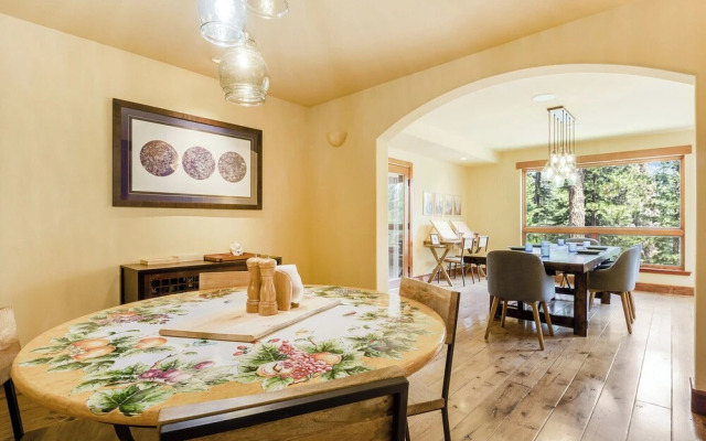 Star Haven Retreat 5 BDR Stunner!