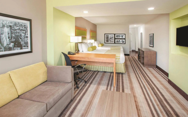La Quinta Inn & Suites Far Rockaway - JFK Airport