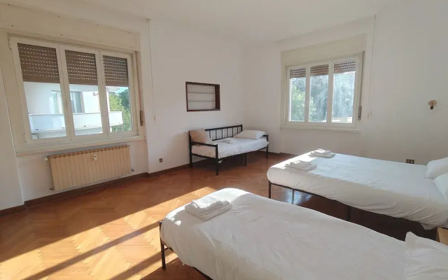 Dock Bay Lodge Hostel