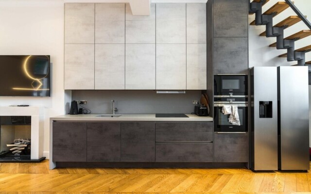 Luxury 2BD Apartment in Holland Park