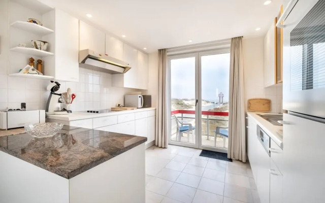 Hawthorn 2-1 Centrally Located and Near the Beach