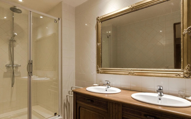 Ritzy Mansion in Sourzac With Tennis Court, Pool & Gym