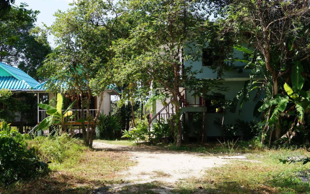 Phangan Farm Stay Resort