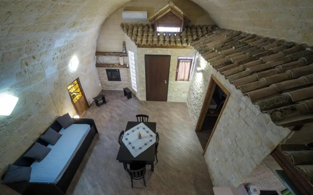 ROBERTO's Guest House