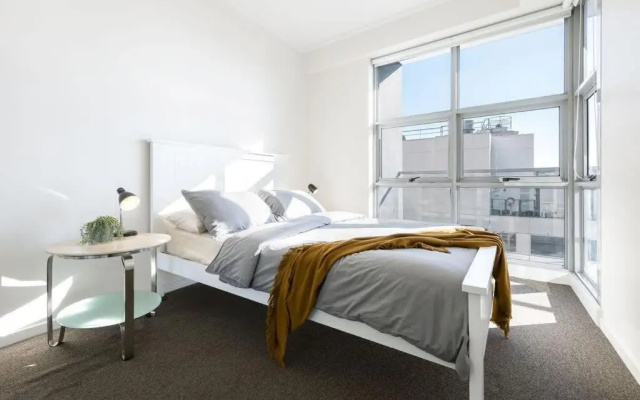 A Spacious 2BR Apt with an Amazing View Over Darling Harbour – Guest Rooms – Sydney