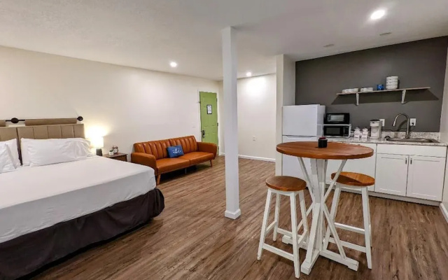 The Honey Bee Motel