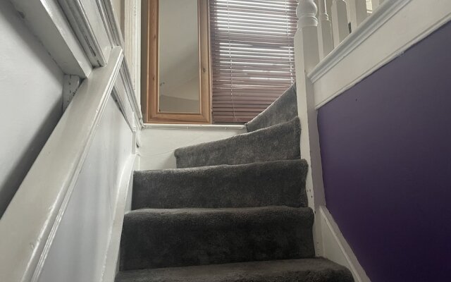 Entire Artistic Open-plan Top Floor Apartment