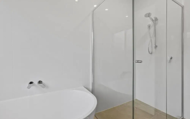 Coastal 3-bed House With BBQ and Private Courtyard