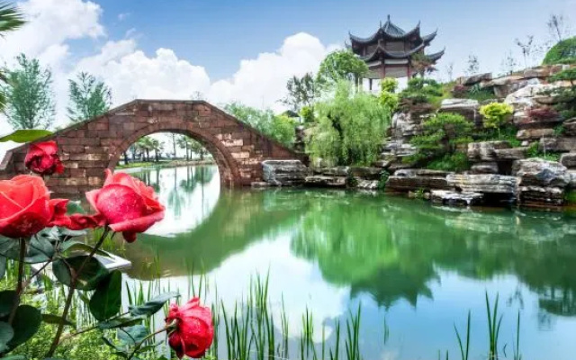 Wyndham Grand Plaza Royale Peach Blossom Hot Springs Resort Hunan – Outside – Changde