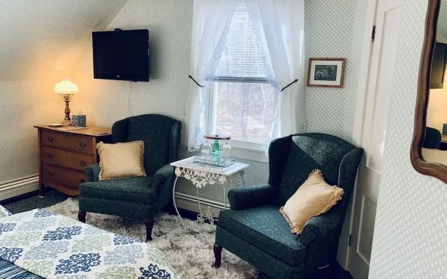 The Buttonwood Inn on Mt. Surprise