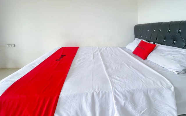 RedDoorz Plus @ Erbysa 4 Pantai Sayang Heulang Pamengpeuk Garut – Guest Rooms – Mancagahar