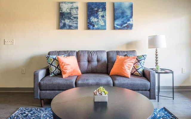 FRONTDESK Cedar Flats Apts Uptown Charlotte