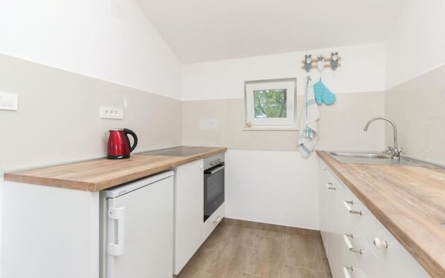 Awesome Home in Zdrelac With Wifi and 4 Bedrooms