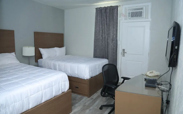 Queensway Court Motel