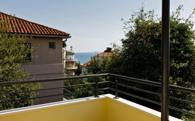 Luxury beach apartment private parking
