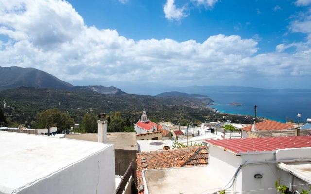 The Architect's Village House - Roof Terrace - AC - Wifi - SAT TV