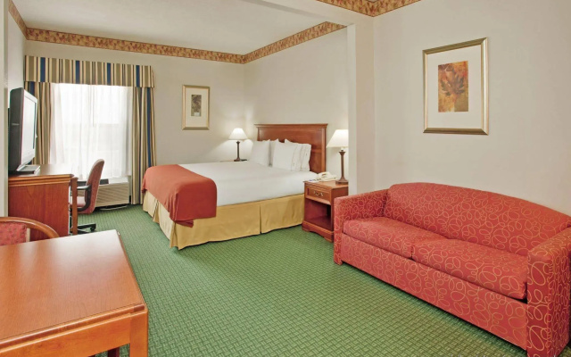 Holiday Inn Express & Suites Batesville by IHG