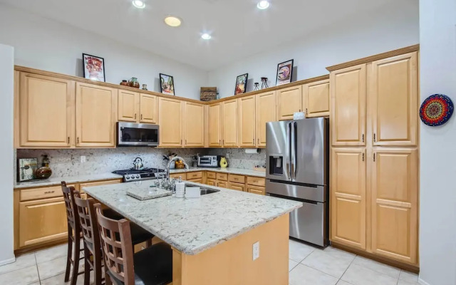 Heated Pool, Gas Grill & Yard: Phoenix Retreat!