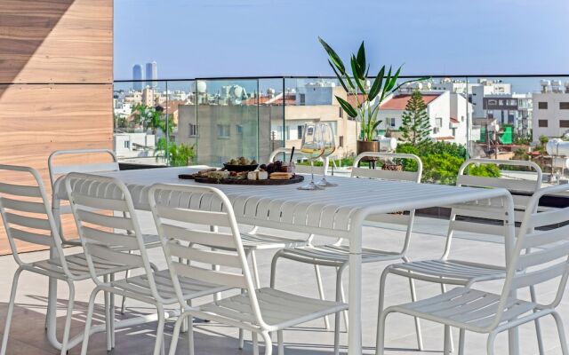 Sanders Crystal 1 - Large 4-bdr Penthouse With Shared Pool