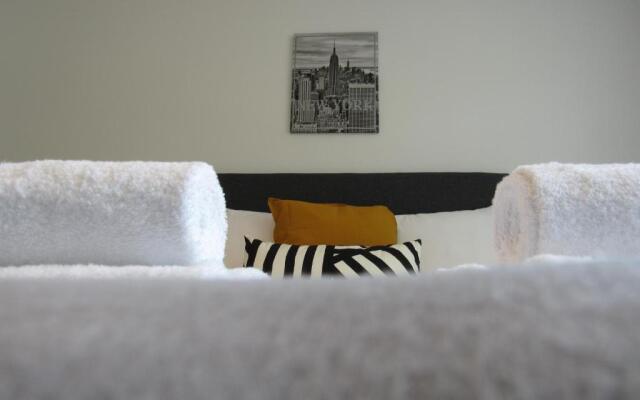 The Cambridge Suites -Tas Accommodations