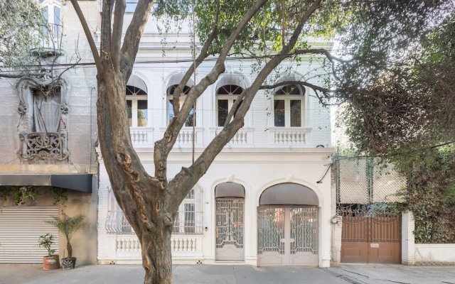 Stunning Apartment in a 1910 Building at La Roma