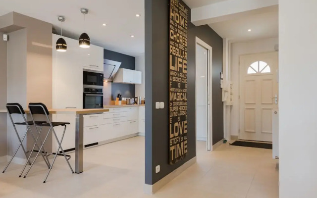 B&B House in Disneyland