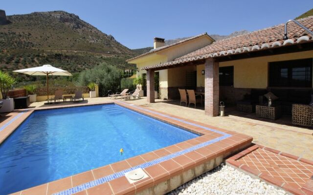Luxurious Villa With Private Pool, Easily Accessible, in Spectacular Scenery