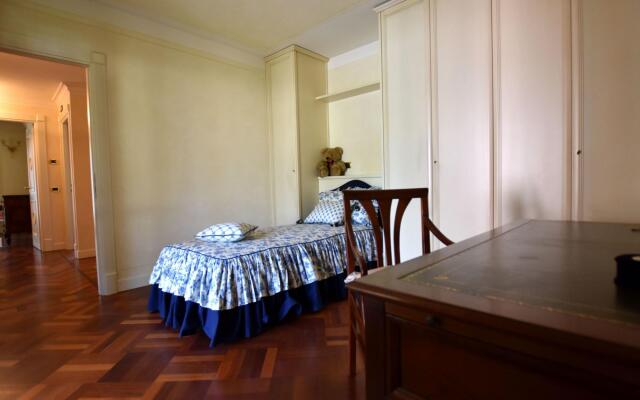 Luxurious Villa in Lombardy with Garden and bubble bath