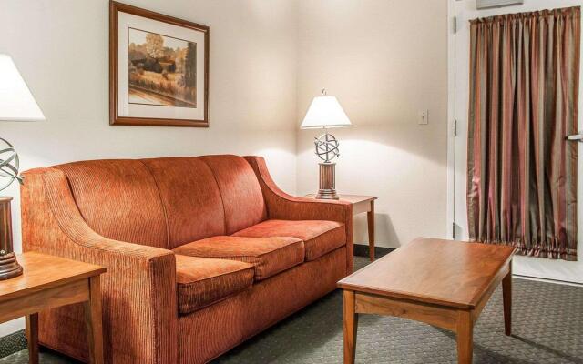 Comfort Suites Milwaukee Airport