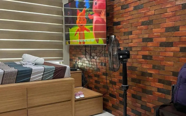 Sunshine100 Studio+65'TV+POOl+Wifi30MBPS