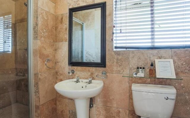 Woodmead Guest Lodge