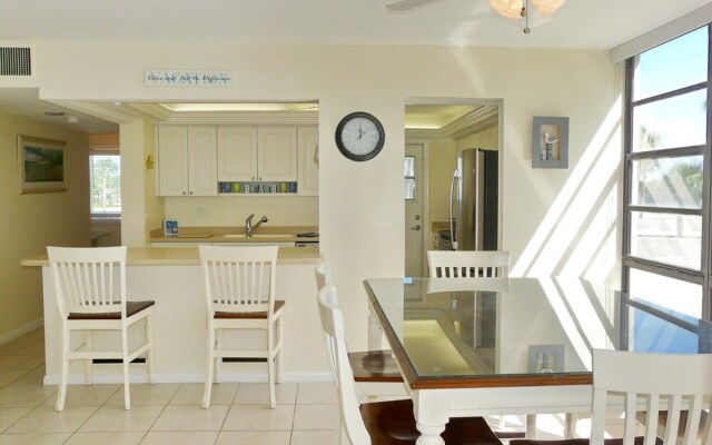 Ideal Beachfront Condo With Pool and two Balconies