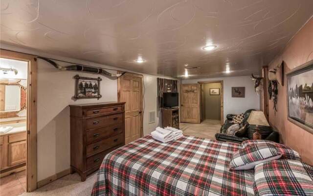 Antler Mountain Lodge - Four Bedroom Cabin