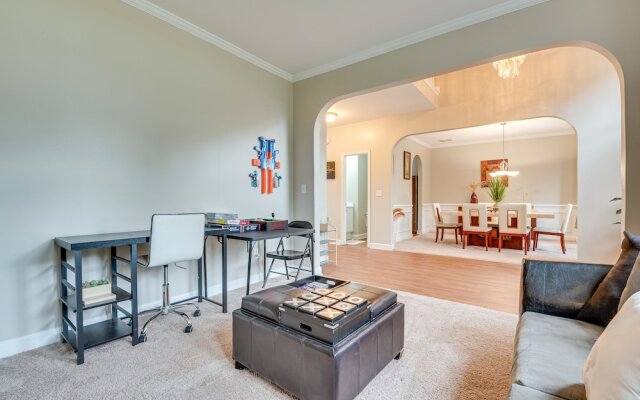 Pet-friendly Atlanta Home: 9 Mi to Downtown!