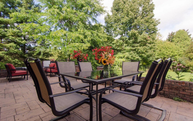 Windsong Manor Bed & Breakfast