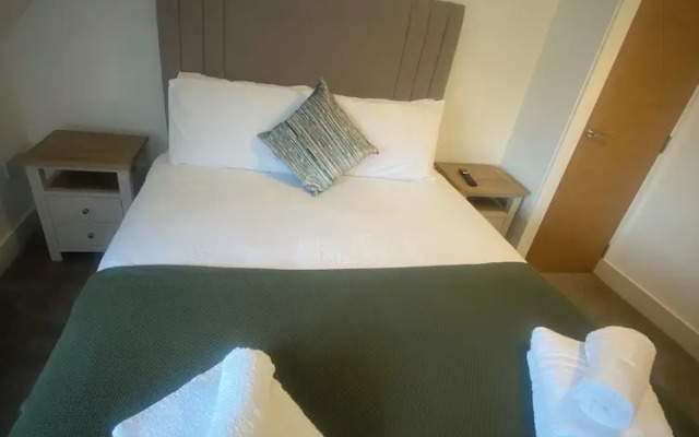 Central Paisley Apartment- Airport/glasgow Access