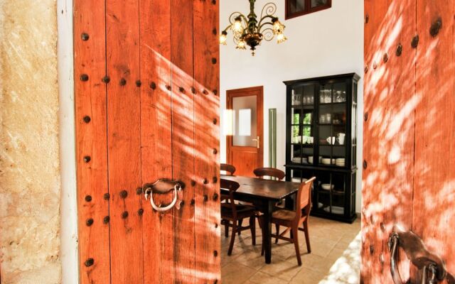 Luxurious Mansion in Montuïri With Sauna