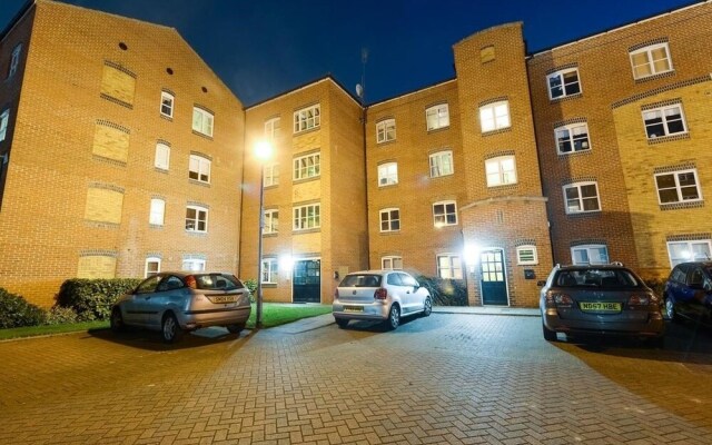 LT Grove Apartment - Stratford