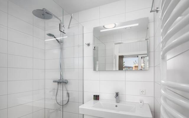 Detached Luxurious Lodge With Washingmachine, Near the Beach